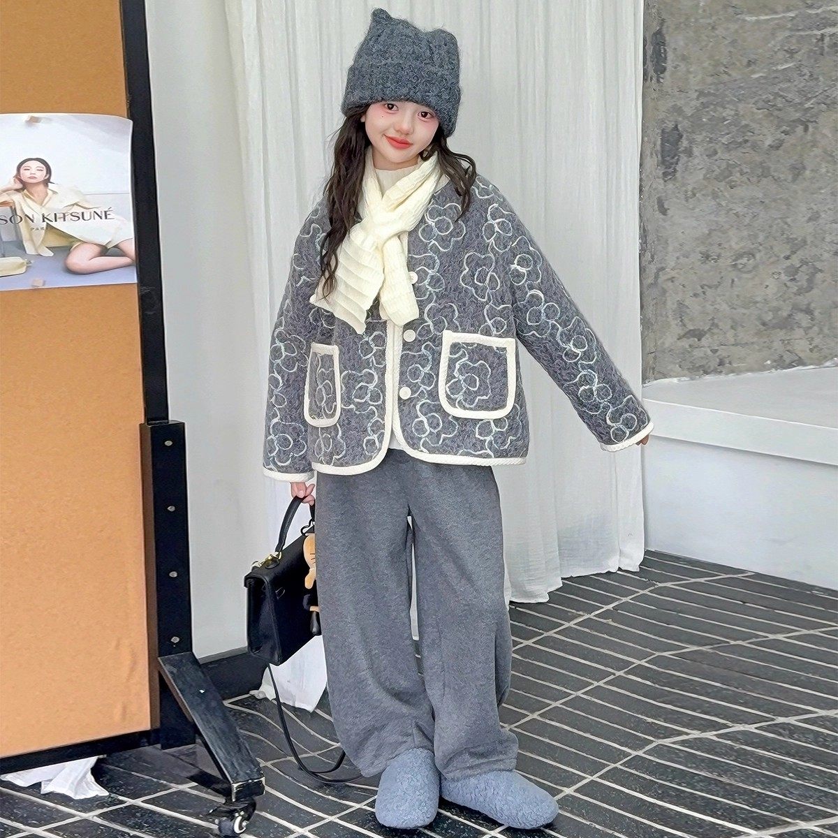 奥莱女童皮毛一体外套秋冬款2026新款女大童超好看花朵毛呢上衣潮