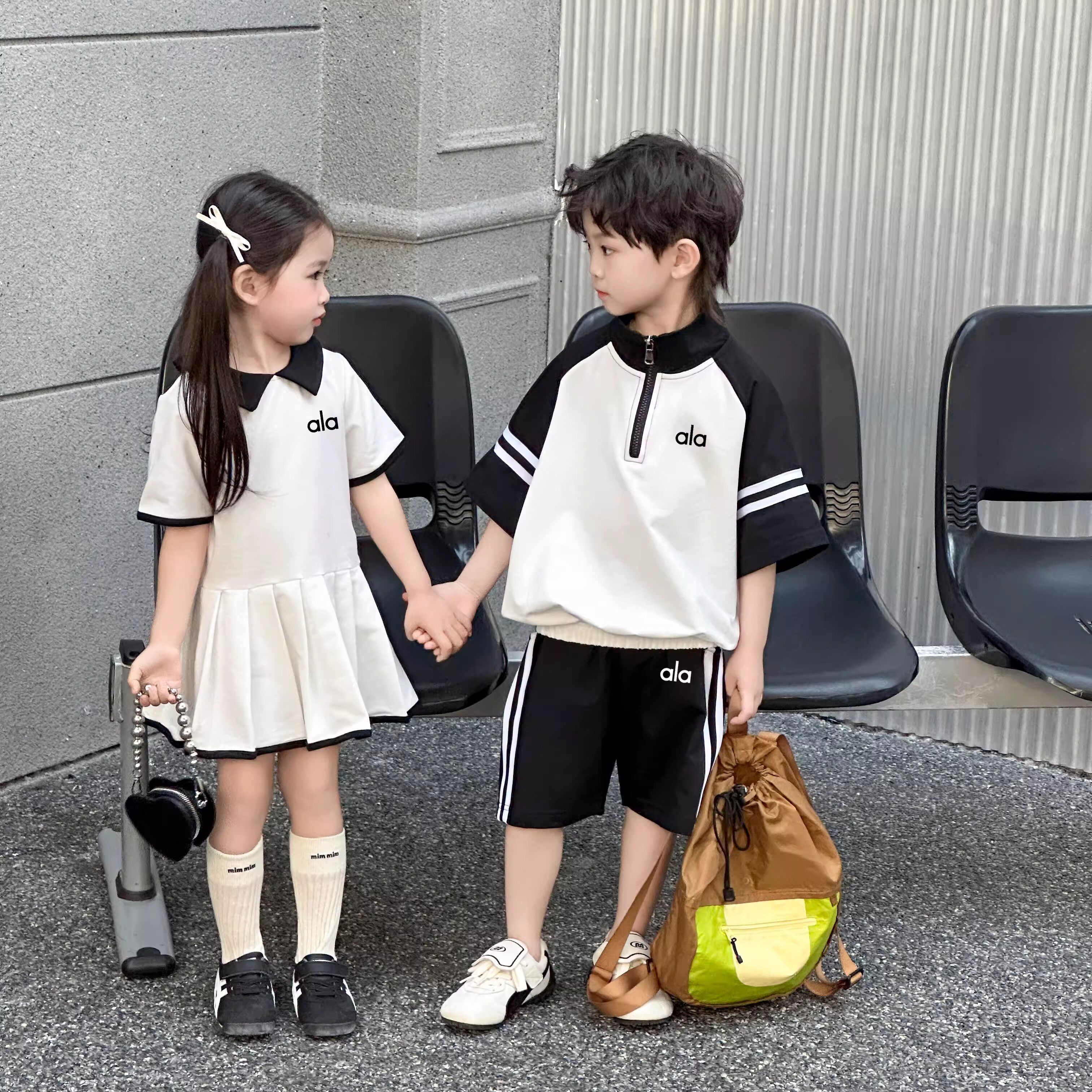 奥莱儿童短袖套装2026夏季时尚潮牌新款男女童连衣裙夏装幼儿园服