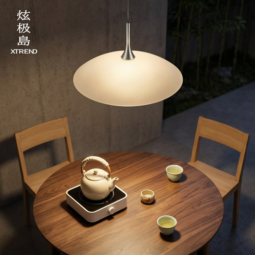 玉白玻璃飞碟圆餐桌吊灯可升降