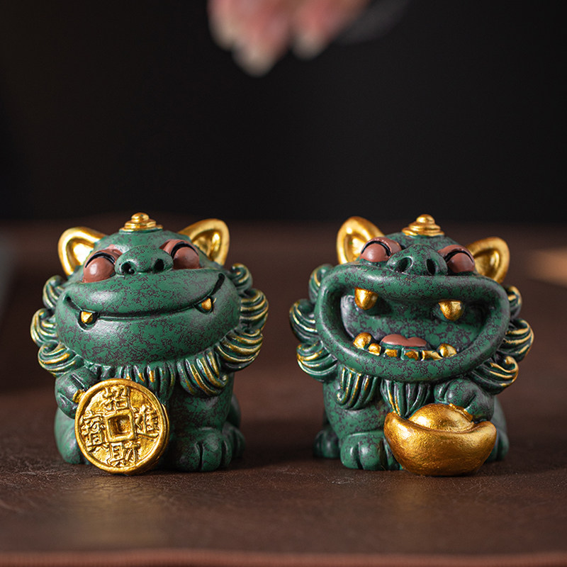 国潮元宝铜币风狮爷一对摆件创意吉他麦霸小狮子礼品客厅桌面装饰