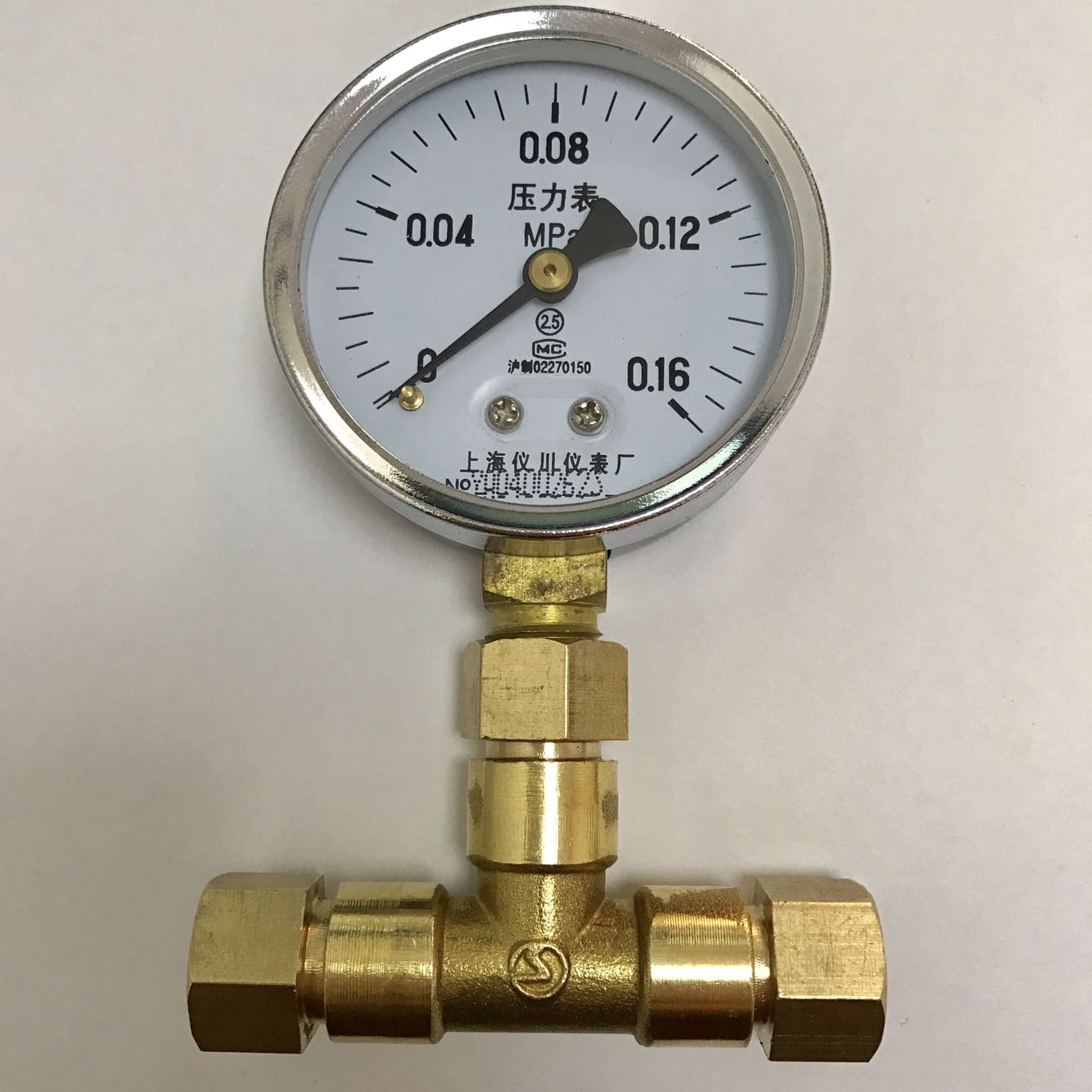 三边内丝都是14X1.5的三通 中间带压力0.16mpa的压力表 直径60mm