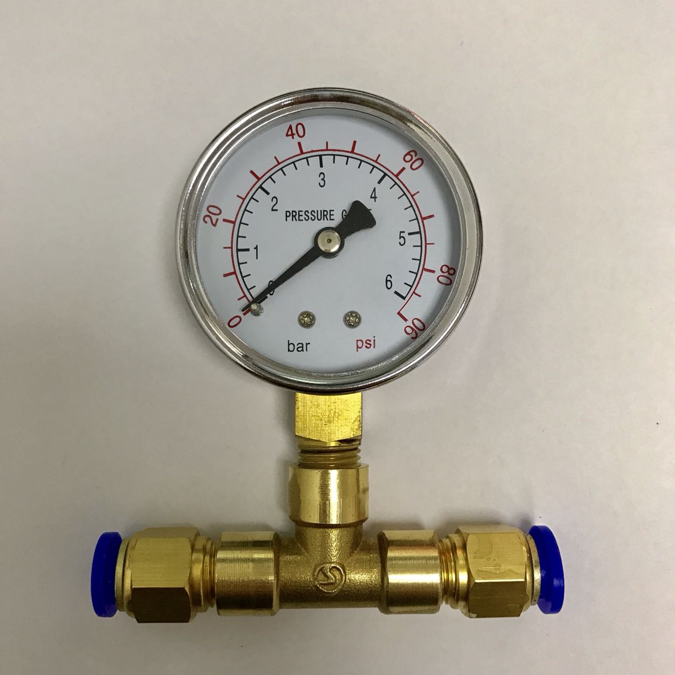 压力表 60mm 6bar 90psi 含三通和两边接外径10mm的气管快接接头