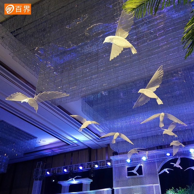 百界新款铁艺发光飞鸟吊顶装饰婚庆道具带翅膀空中舞台挂件婚礼