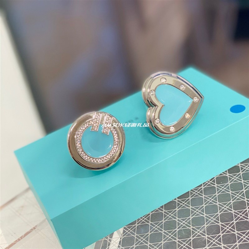 潮流情侣车载香薰汽车摆件香氛出风口挂件装饰钥匙扣公仔礼盒送礼