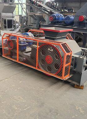 对辊破碎机齿辊制沙机小型碎石机液压双辊机狼牙齿挤对滚式制砂机