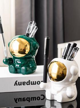 卡通宇航员可爱笔筒摆件轻奢创意陶瓷办公收纳学生儿童房桌面装饰