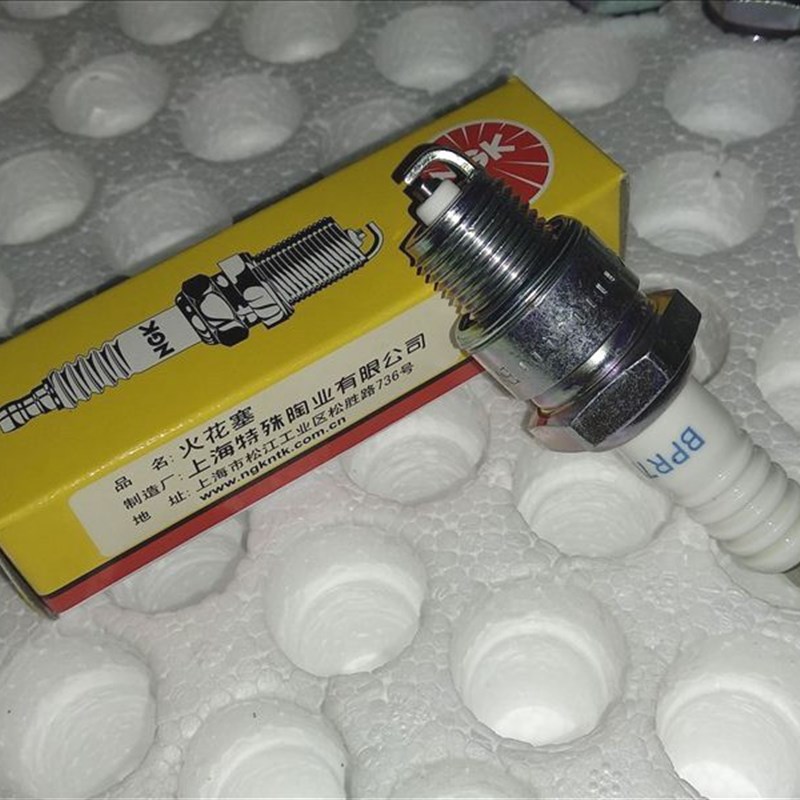 二冲程隆鑫建设摩托车NGK火花塞BPR7HS代替 E6TC/4114/3个起包邮