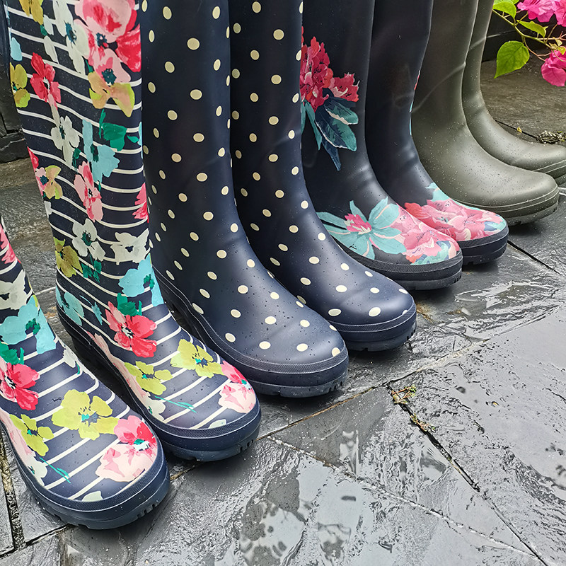 瑕不掩瑜 英系 女士 花朵点点 高筒雨靴雨鞋水鞋橡胶扎实不漏图片