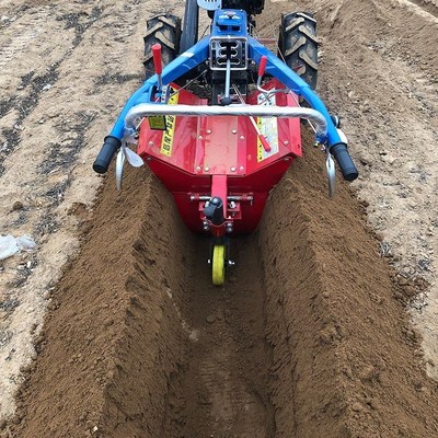 果园开沟施肥回填一体机手扶拖拉机开沟机大棚果园深挖沟刨沟器