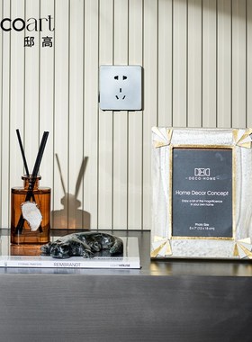 主卧梳妆台装饰品摆件花高级感轻奢风相框摆台样板间家居软装好物