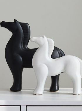 现代简约客厅陶瓷马摆q件家居饰品办公室书房样板间创意装饰品摆