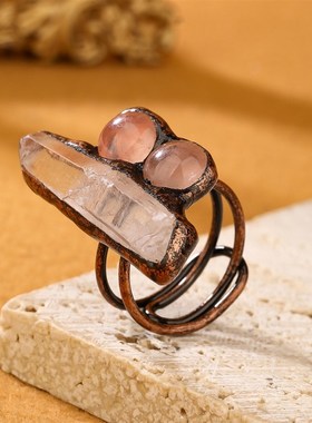 一个复古c风天然白水晶六角柱粉晶圆饼手工烧焊镀古铜开口可调戒