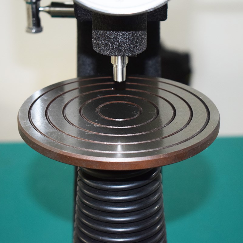 新款洛氏硬度计 数显电动台式硬度计金属热处理模具钢硬度仪