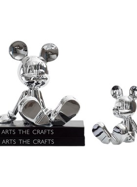 现代轻奢米老鼠摆件客厅柜子装饰品公仔米奇样板间书柜卡通风摆设