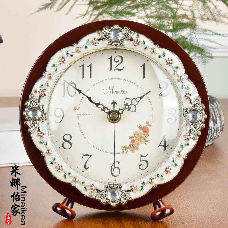 现代时尚家用静音座钟摆件美式小号简约清新创意客厅田园石英钟表