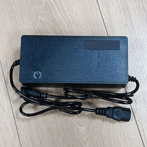 电动车锂离子快速充电器48V60V13串14串16串17串71.4V5A三元T方口