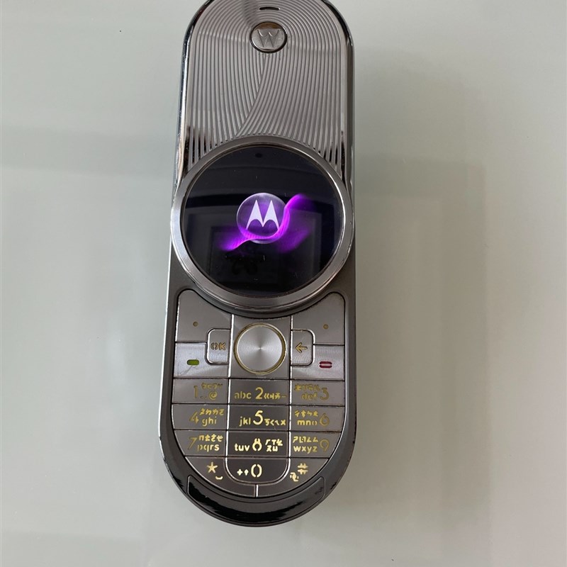 摩托罗拉R1,原装正品,旋转屏幕,成色如图,功能正常,无拆修