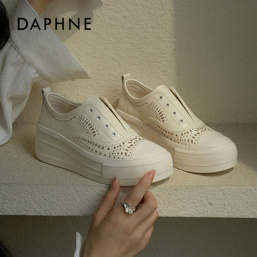 达芙妮厚底镂空透气增高小白鞋女