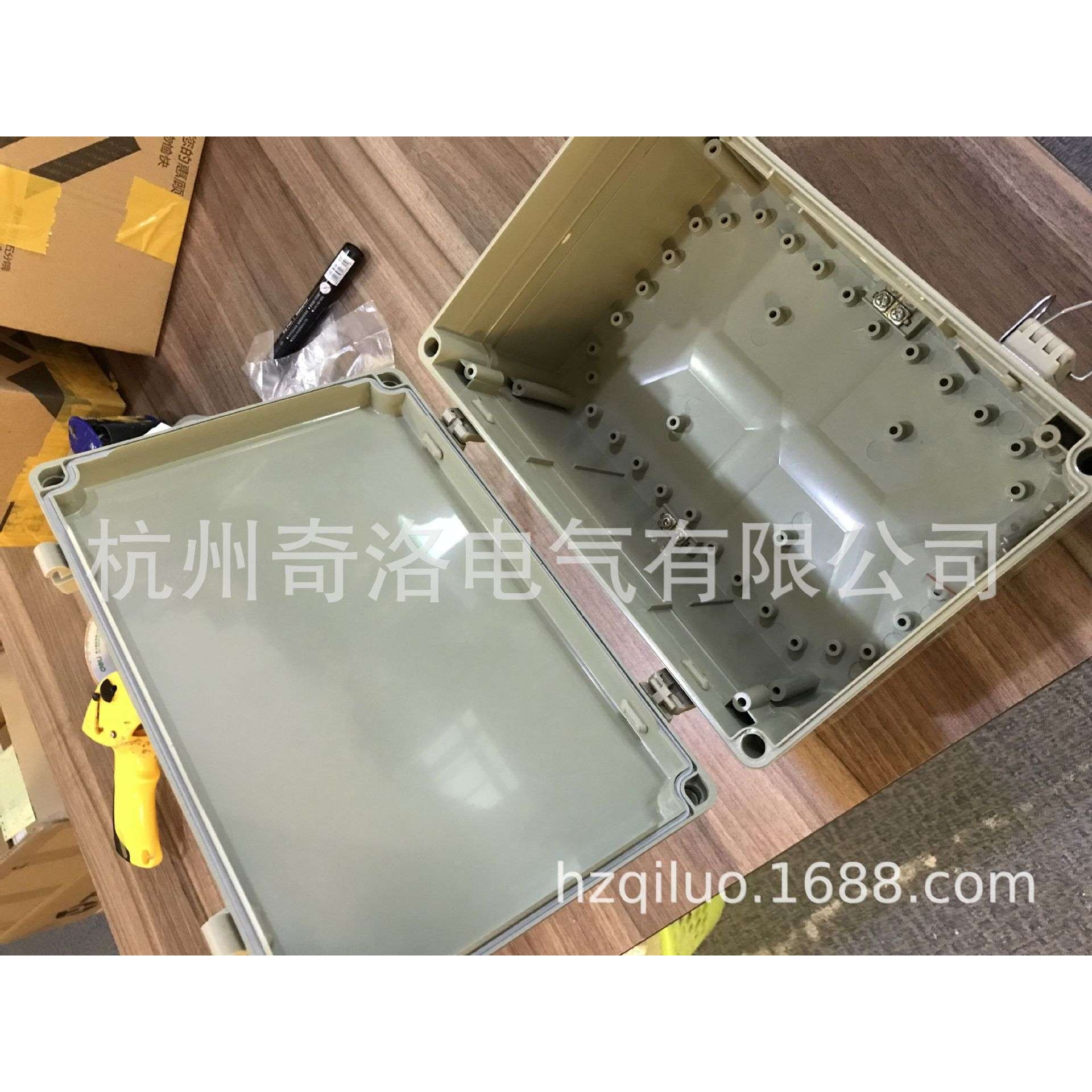 TAYEE上海天逸密封箱B10504A带敲落孔接线盒操作箱(300*200*105)