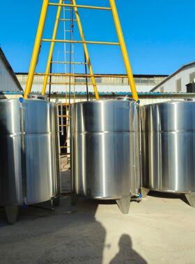 新酒厂制作不锈钢储酒罐锥底平底酒容器10立方液体储存酿酒设备
