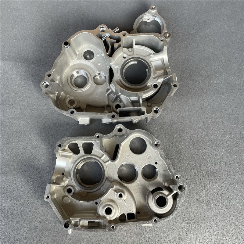 适用豪爵国三HJ110-6-6A/UD110弯梁车曲轴箱体发动机中箱体机壳