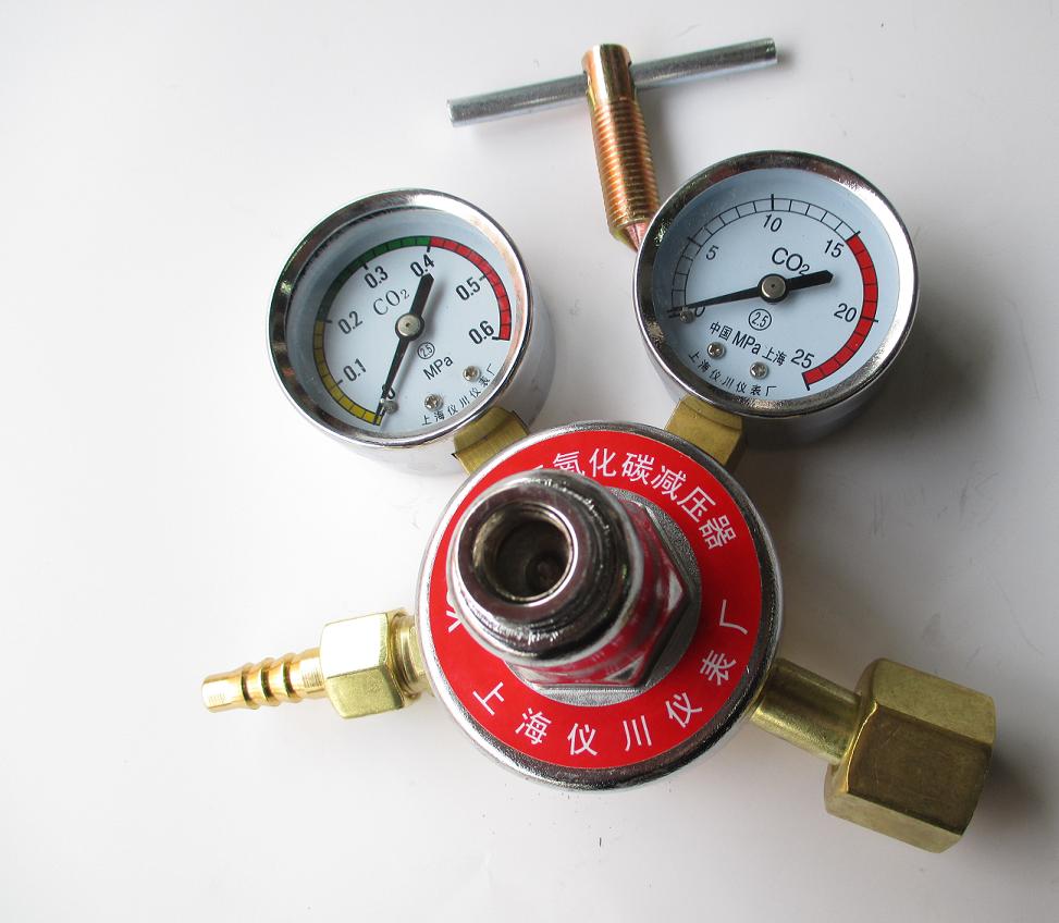 电镀铜色二氧化碳减压器 YQT-06A 0-0.6MPA-25MPA CO2减压器