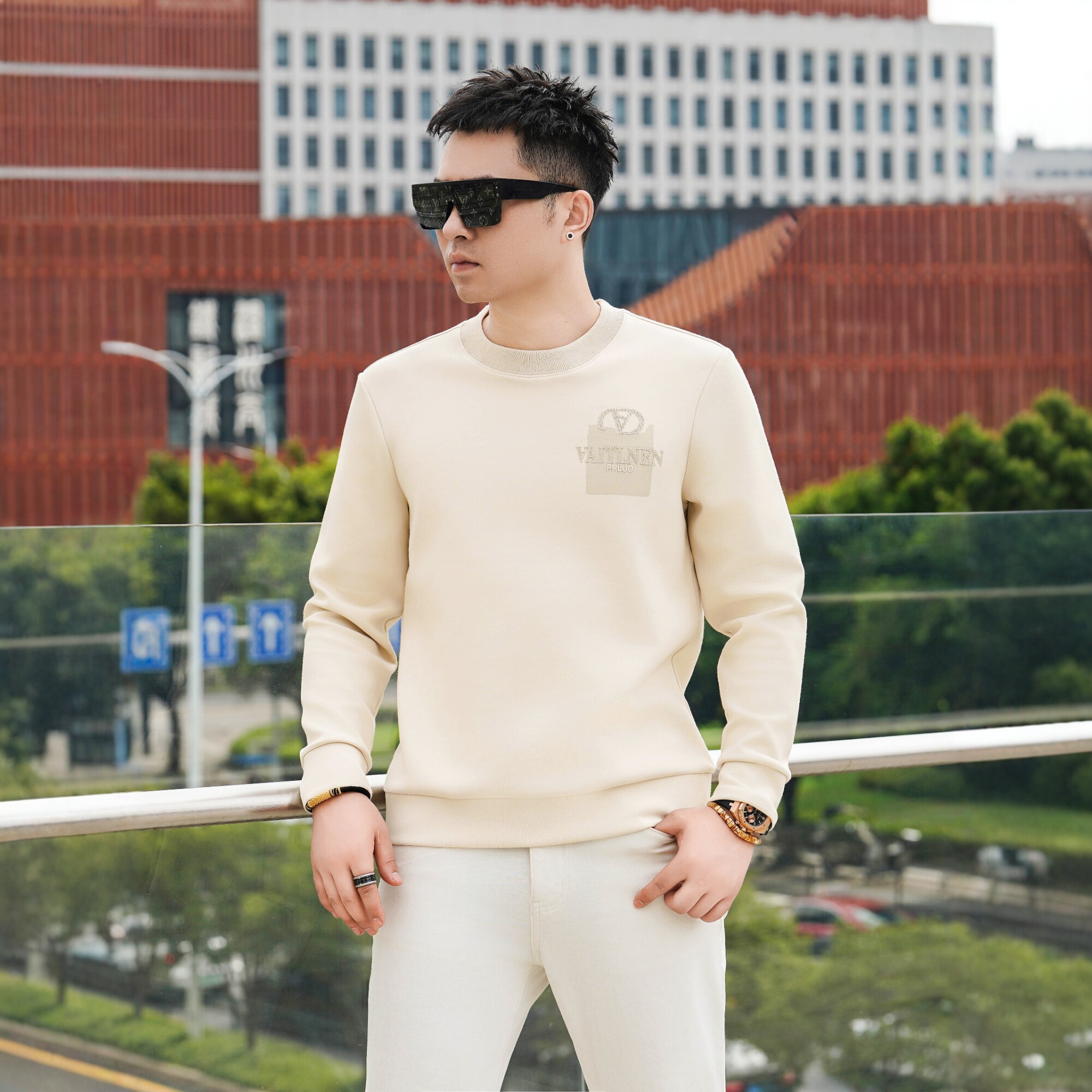 山羊绒圆领刺绣卫衣男长袖保暖