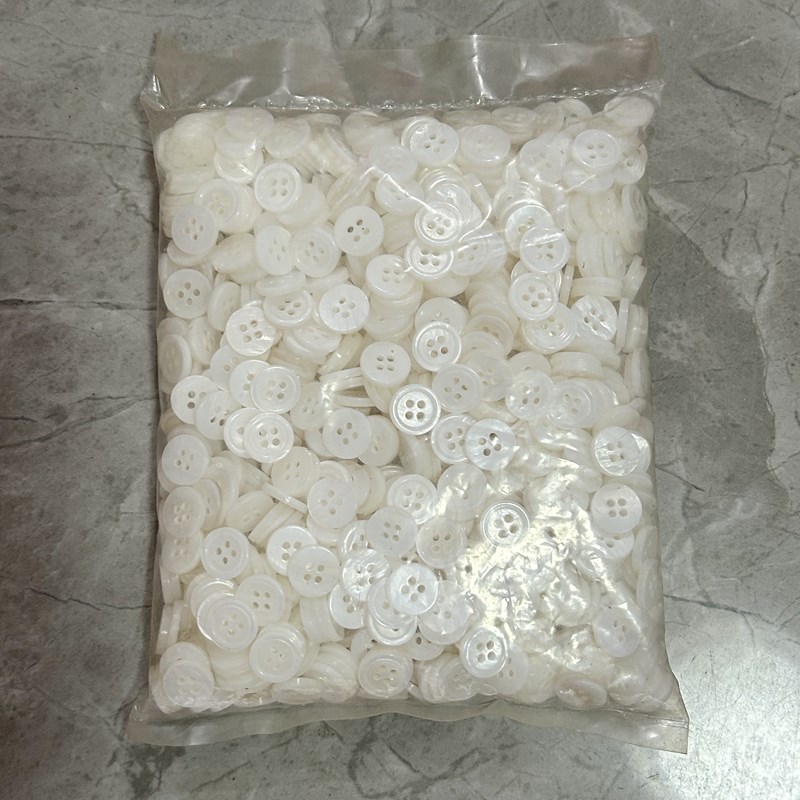 供应整包装贝壳j扣子马氏贝壳扣黑蝶贝蝶贝白蝶贝淡水贝塔螺贝纽