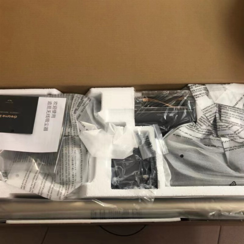 追觅吸尘器V12S 家用无线手持 185AW大吸力 90分钟长续航绿光显尘