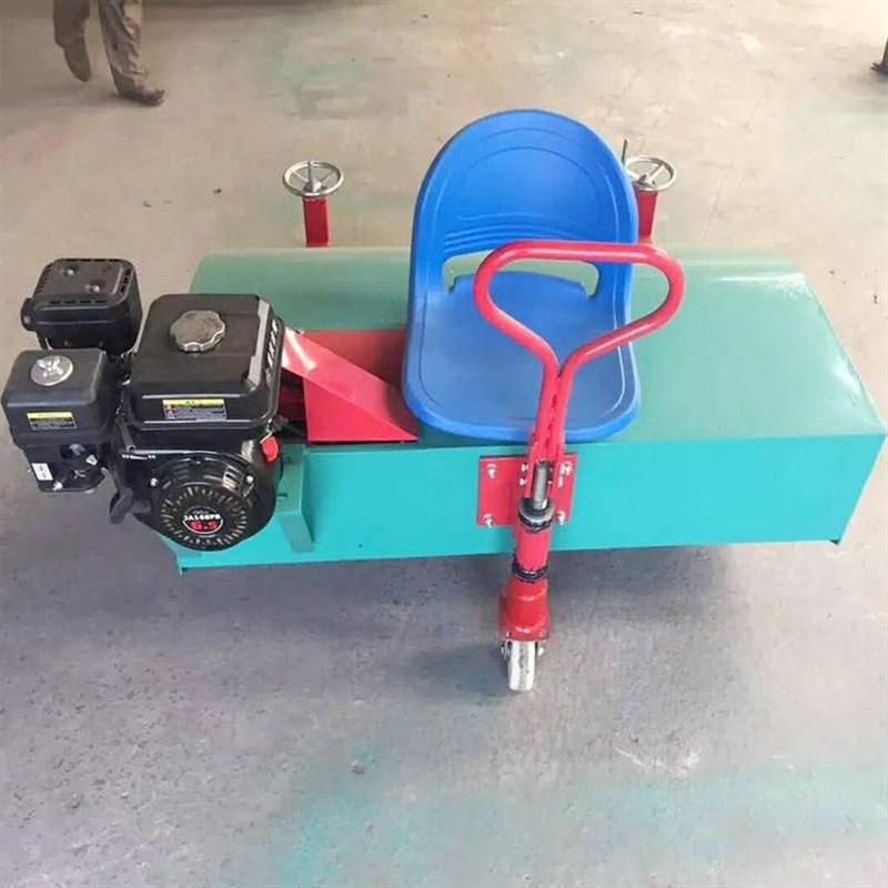 座驾式梳草冲砂机 电动四轮充沙机 人造草坪刷砂梳理机