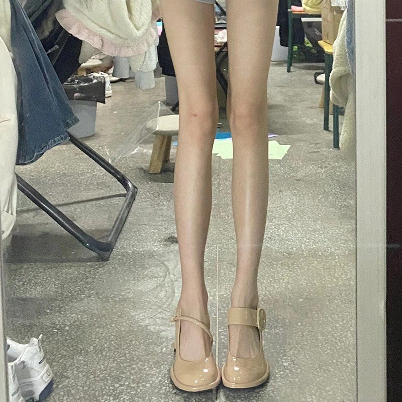 小众圆头粗跟甜美单鞋女20v25新款一字扣韩版百搭浅口漆皮玛丽珍