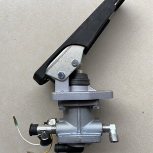 新源胶轮式挖掘机65 75 B75挖机驾驶室刹车踏板总成 瑞立刹车总泵