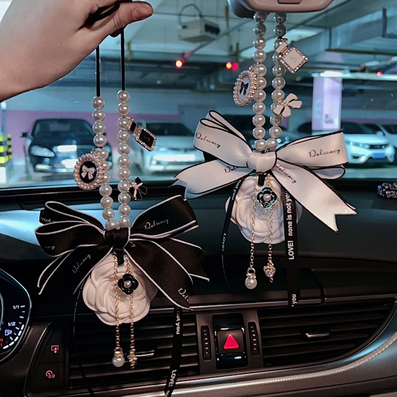 汽车挂件平安挂饰2023新款高级吊坠网红女扩香石山茶花香薰车载挂