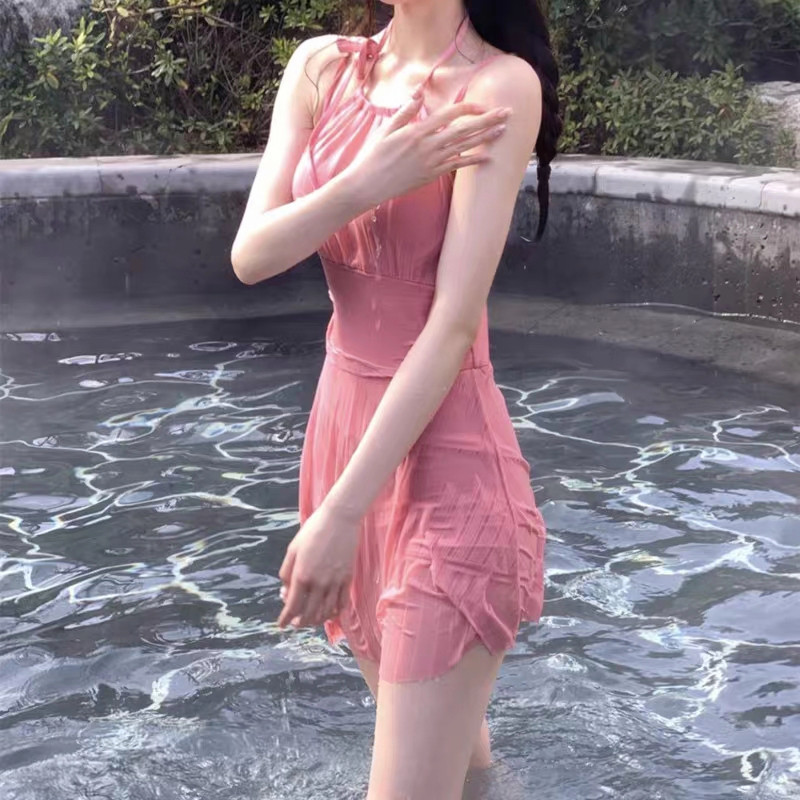 泳衣女士2026新款高级感小胸挂颈连身裙式N泡温泉显瘦保守遮肚纯
