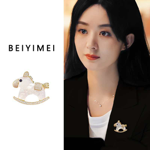 可爱贝母小马胸针2026新款本命年马年生肖别针高级感精致胸花配饰