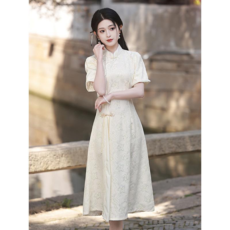 新中式国风年轻款少女改良旗袍新品年春季气质米色奥黛蕾丝连衣裙