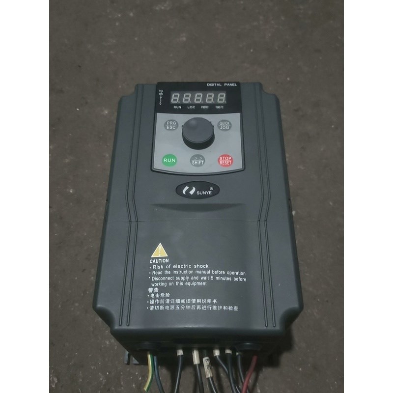 日业变频器原装拆机CM528-A4T4R0GB成色如图4KW