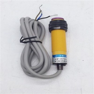 沪工正品光电开关传感器E3F-DS70C4常开3线npn 10-70cm可调