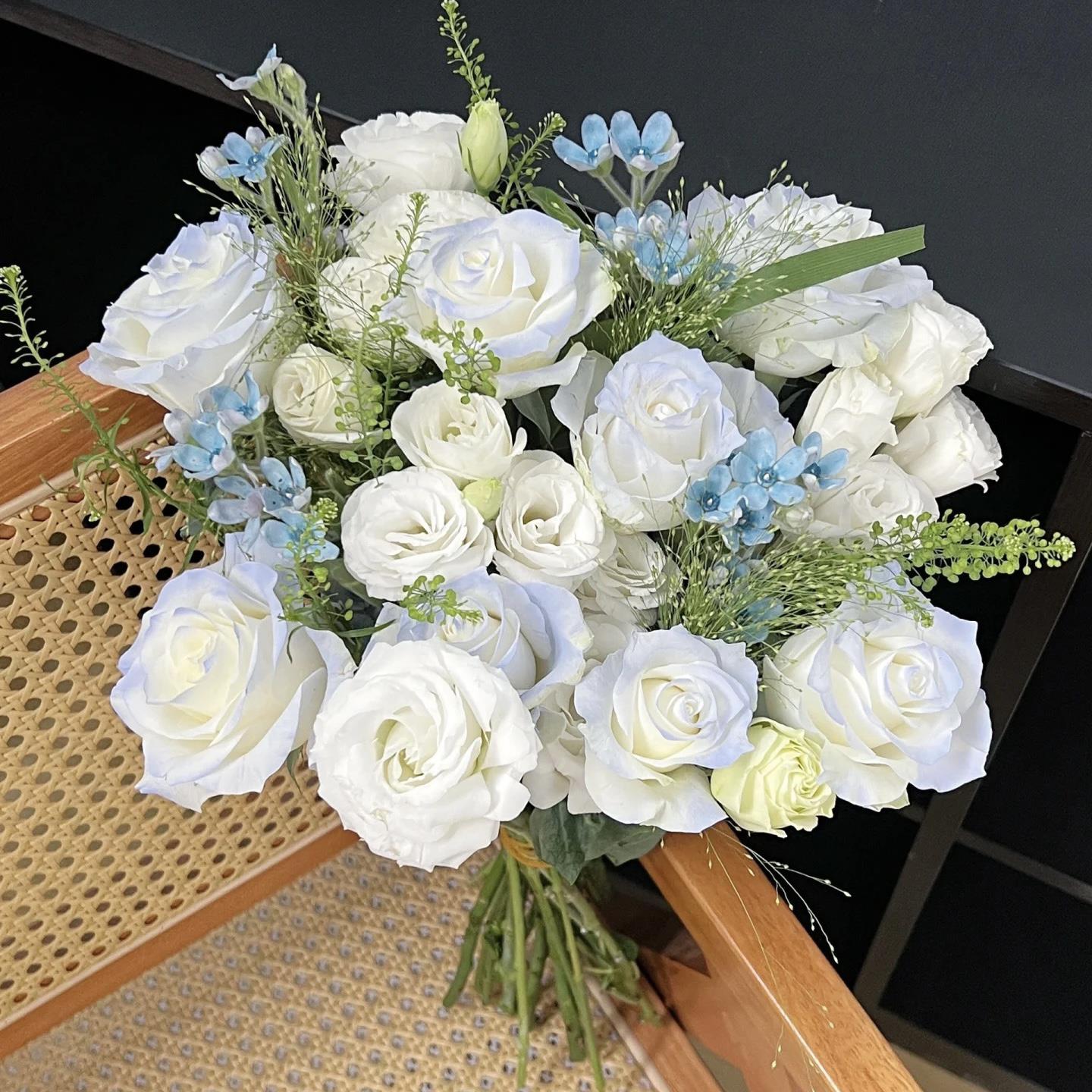 芝士海盐家庭混搭花束 同城鲜花速递家庭水养鲜切花云南直发冷链