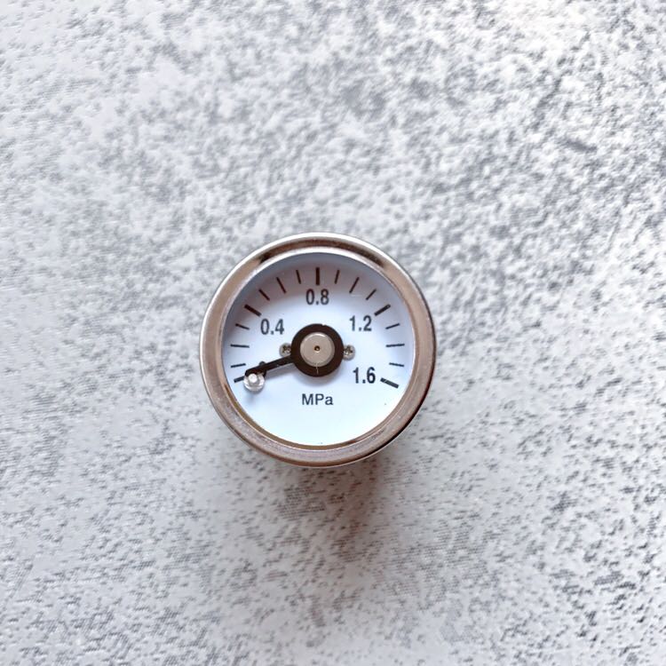 Y-30Z 0-1.6mpa 轴向压力表 直径30-32mm 加接头后外螺纹变成M6x1
