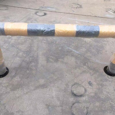 加油站弧形防撞柱加油站黑黄防撞杆加油机防护栏U型M型红白防撞柱