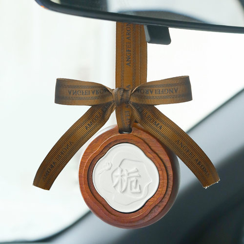 车载香薰高级感伴手礼香挂家用香包衣柜香片香氛礼品挂件持久扩香