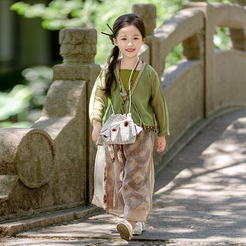 女童民族风套装春秋季2025新款唐装儿童汉服南疆新中式复古三件套
