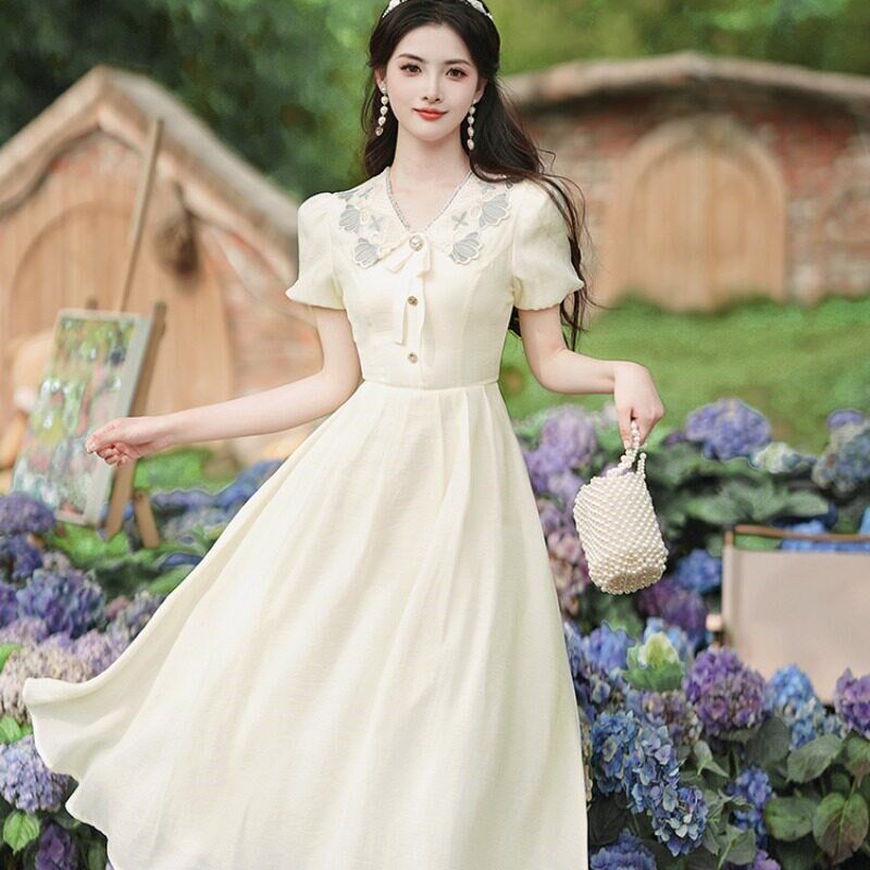 法式夏季新款刺绣大翻领修身显瘦泡泡袖连衣裙清纯甜美温柔长裙子