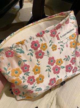 ins小众高级感小花化妆包收纳袋大容量便携洗漱包帆布拉链化妆品