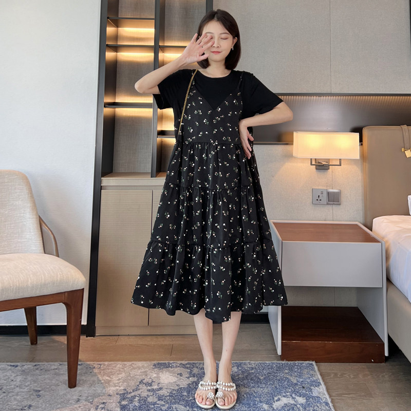 孕妇假两件连衣裙2023夏装新款长款过膝个性辣妈洋气碎花休闲裙子