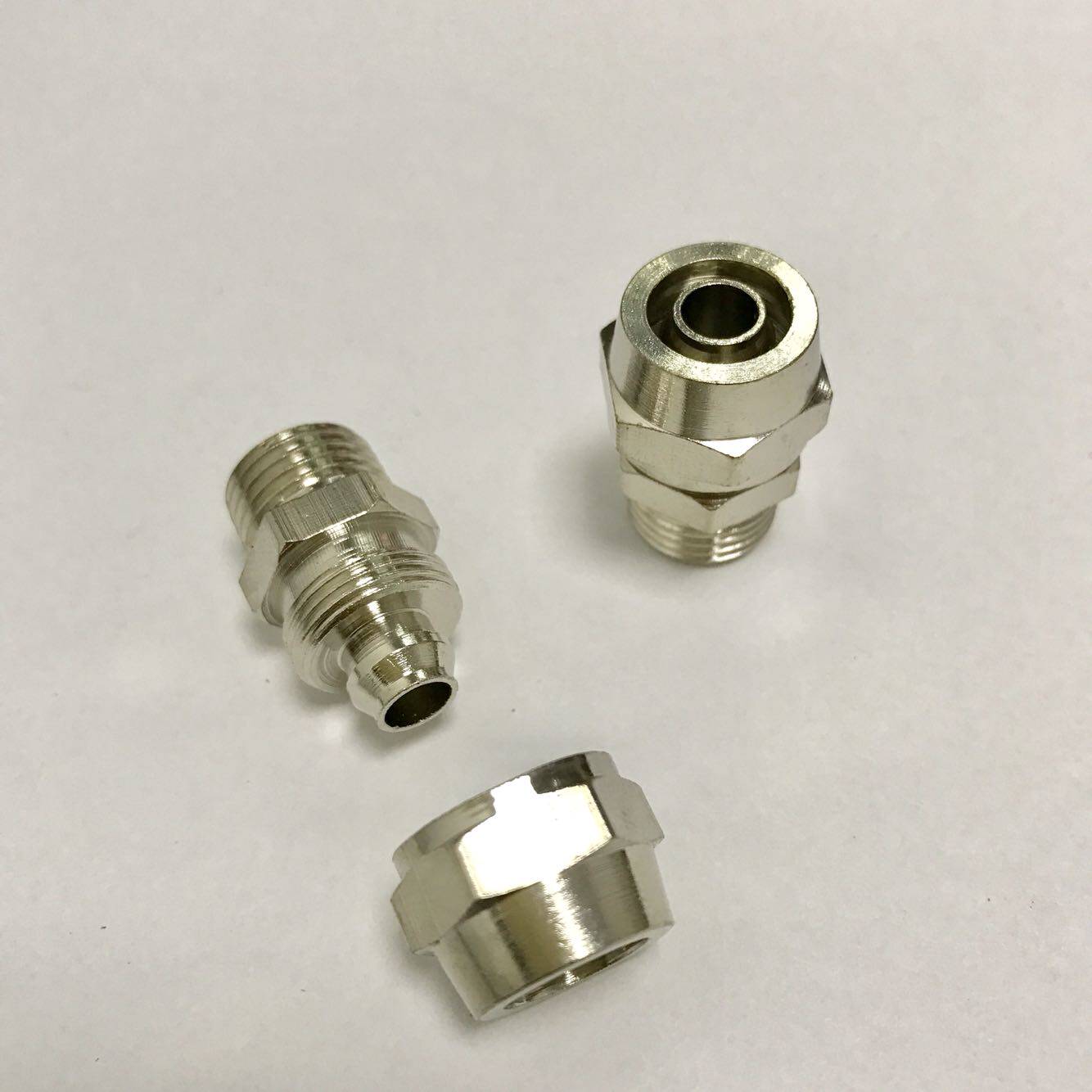 1/4-10快拧接头 一边外丝1/4 (两分)另一边可接外径10mm PU气管