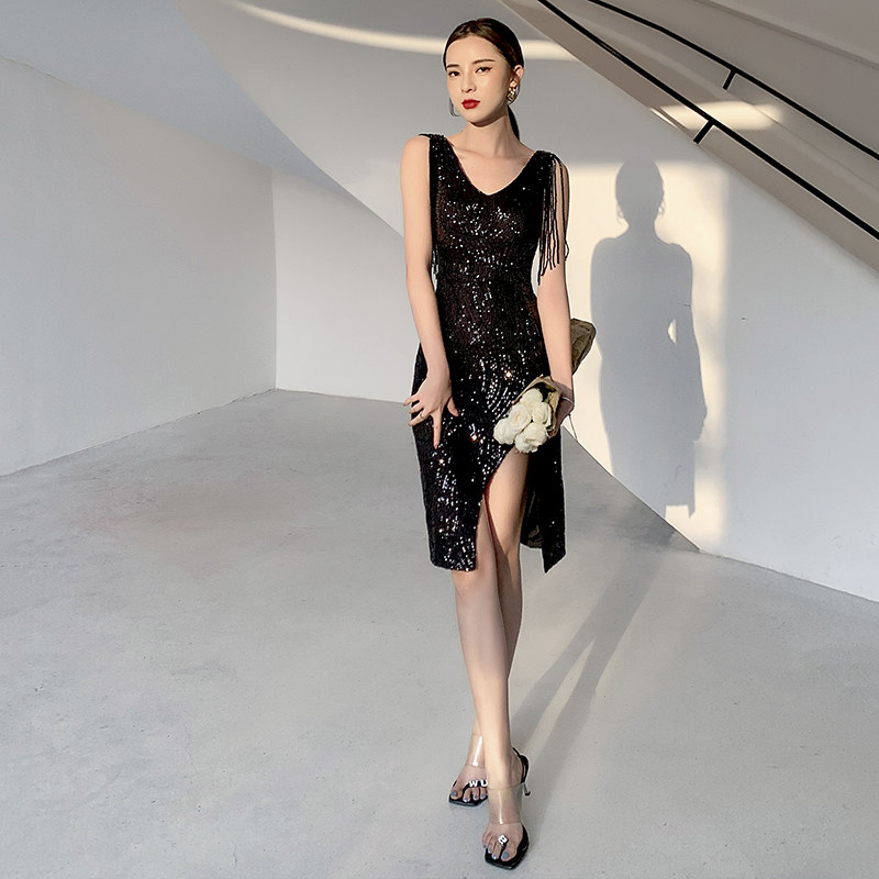 黑色小晚礼服裙女轻奢小众高端小个子生日亮片V领连衣裙洋装夏季