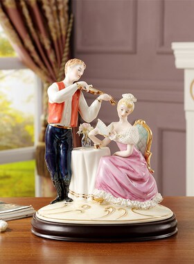 欧式陶瓷人物摆件客厅婚房情侣拉小琴家居饰品V摆设结婚庆礼物