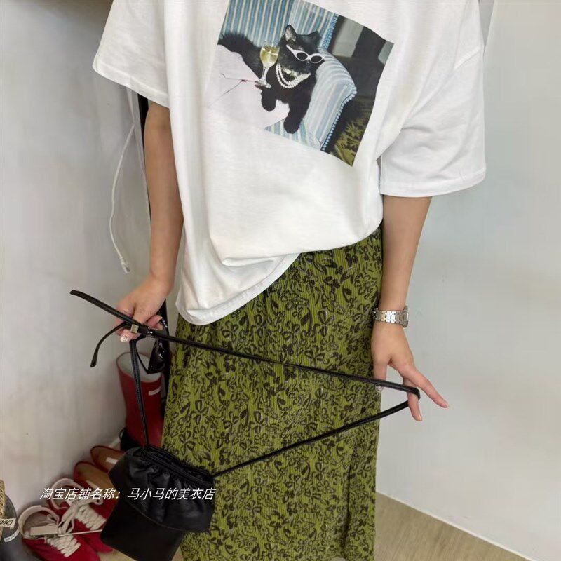 女装韩版复古小众T恤上衣搭配高腰花色半身裙
